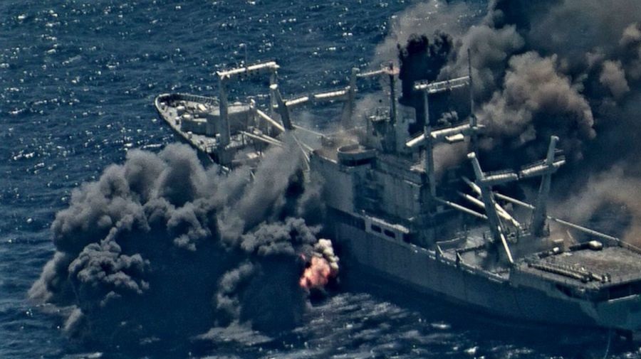 شلیک به کشتی واقعی در رزمایش نیروی دریایی آمریکا( فیلم)