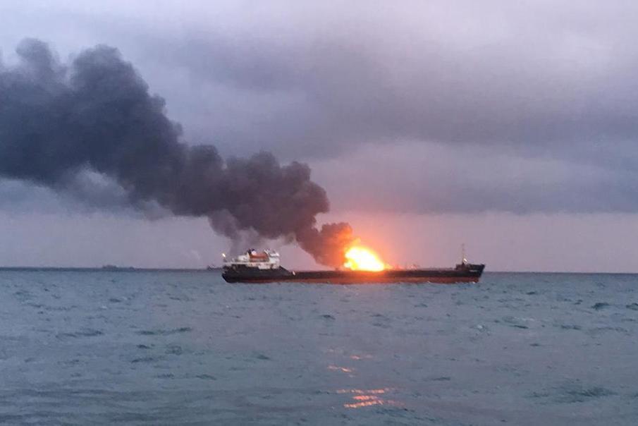 انفجار در نفتکشی بزرگ در آب‌های سریلانکا