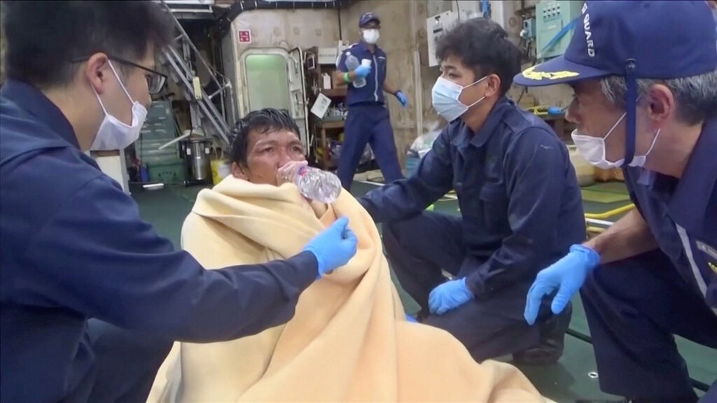 غرق شدن یک کشتی با ۴۳ خدمه و ۶۰۰۰ دام در آب‌های ژاپن