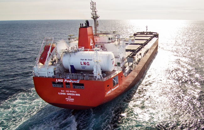 نخستین کشتی کانتینری LNG سوز جهان راهی دریا شد