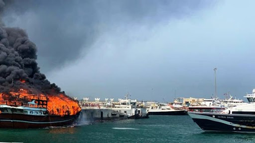 آتش سوزی لنج باری در آب‌های جزیره کیش