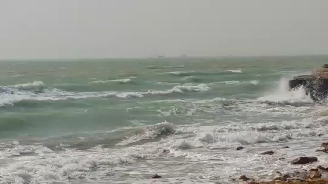 سواحل خوزستان همچنان مواج است
