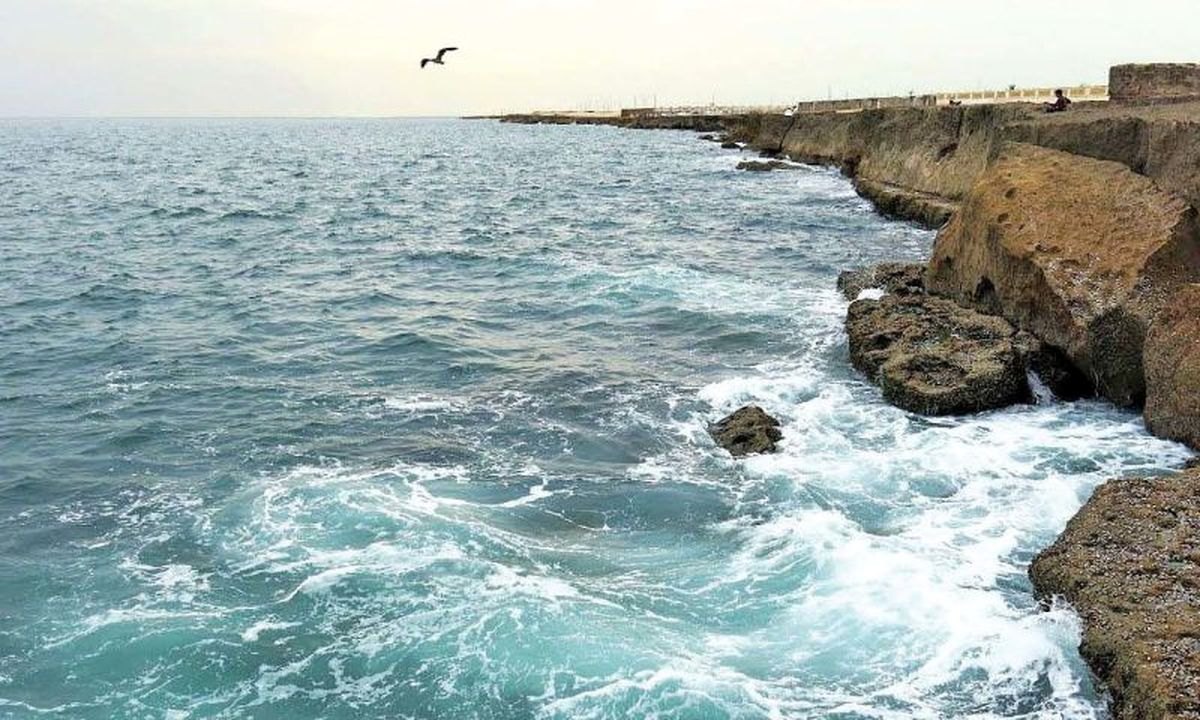 ارتفاع دو متری موج در آب‌های شمال غرب خلیج فارس