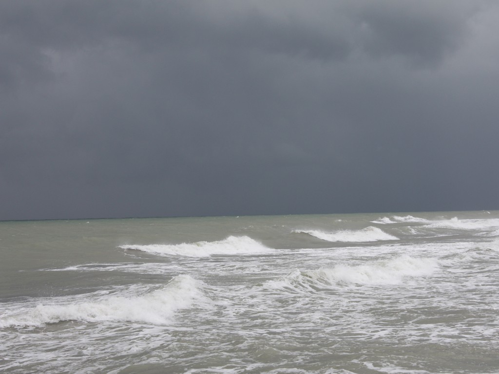 آب‌های شمال غرب خلیج فارس تا روز سه شنبه مواج و توفانی است