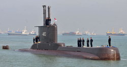 کمک کشتی چینی برای خروج زیردریایی غرق شده اندونزی