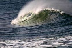 افزایش ارتفاع امواج در تنگه هرمز و دریای خزر