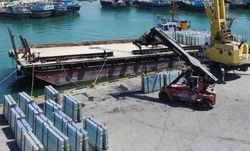 صادرات اولین محموله شیشه از گناوه به قطر