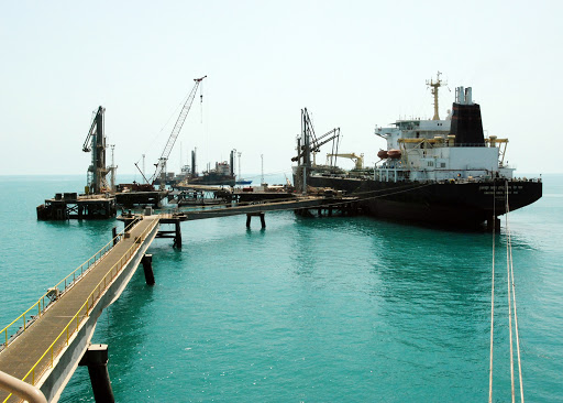 انجام طرح مطالعاتی احداث کریدور خطوط جامع بندر خلیج فارس درحال انجام است/ امکان اتصال پالایشگاه‌ها به صورت مستقیم با مخازن نفتی بندر شهید رجایی