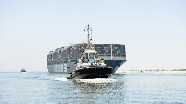 کشتی مسدود کننده کانال سوئز پس از ۱۰۰ روز به راه افتاد