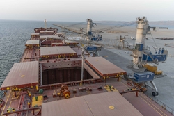 چهار کشتی حامل کالای اساسی وارد بندر شهید بهشتی چابهار شد