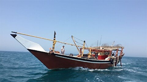 برخورد قانونی با هشت شناور صیادی متخلف در  شمال غرب خلیج فارس