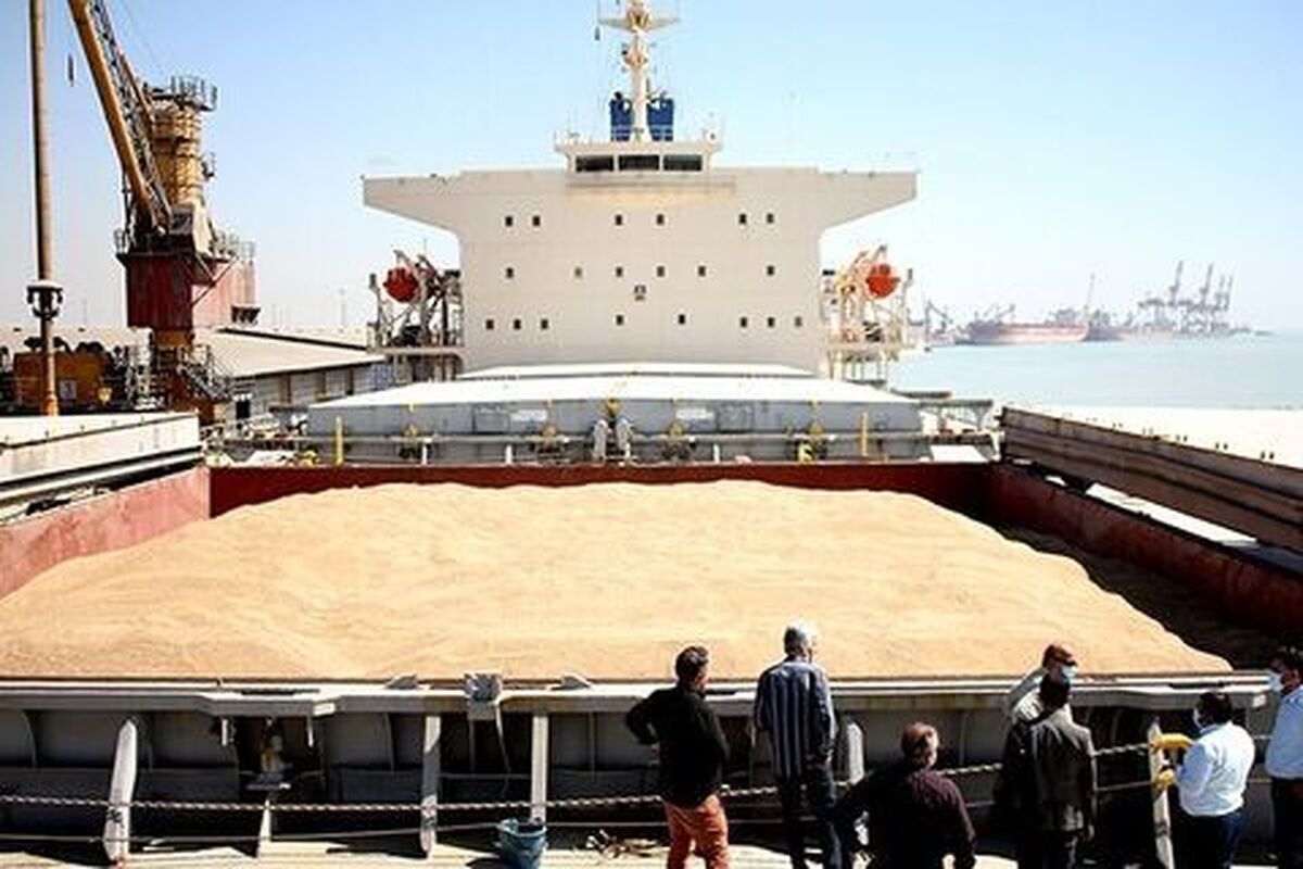 پهلوگیری کشتی ۶۶ هزار تُنی گندم در بندر امام خمینی