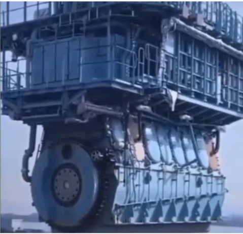 عکس| بزرگترین موتور جهان با قدرتی معادل ۹۰ خودروی بوگاتی!