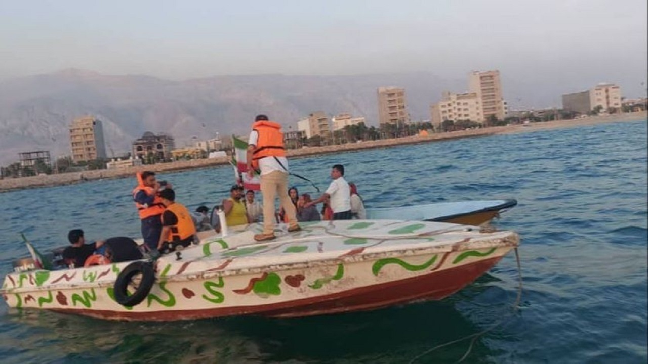نجات جان مسافرین شناور تفریحی در نخل تقی بندر عسلویه