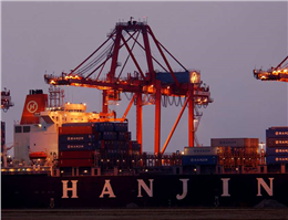 Hanjin Shipping vessel docks in Vancouver