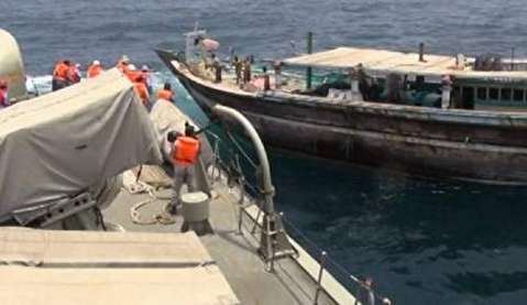 کمک رسانی ناو کره جنوبی به لنج ایرانی