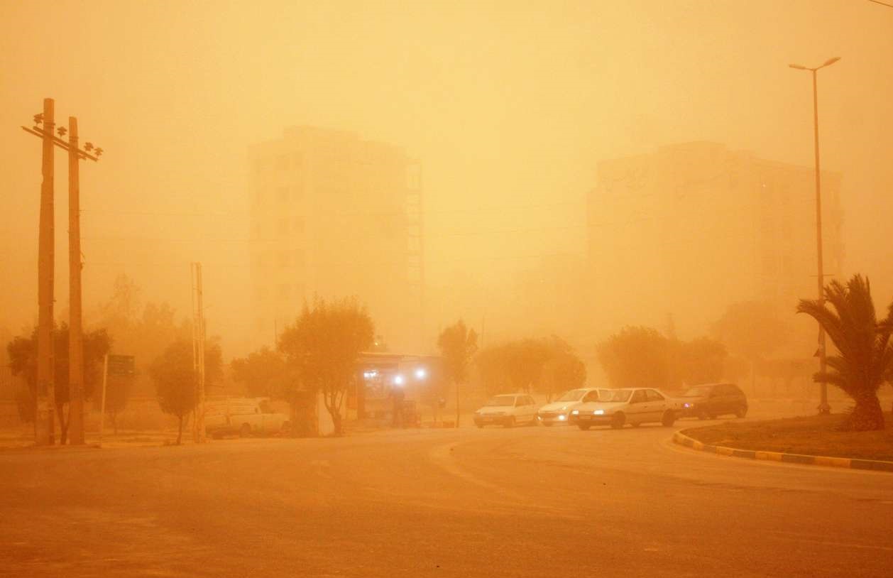 آسمان غبار گرفته آبادان و خرمشهر