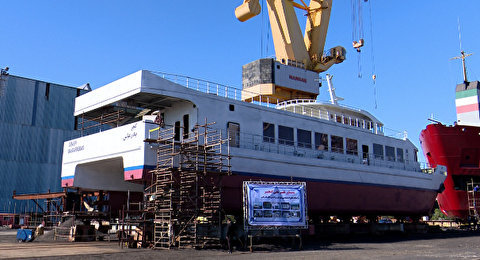 بهره برداری از بزرگترین شناور تفریحی کشور در بندر عباس