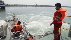 نجات سرنشینان قایق صیادی در جاسک