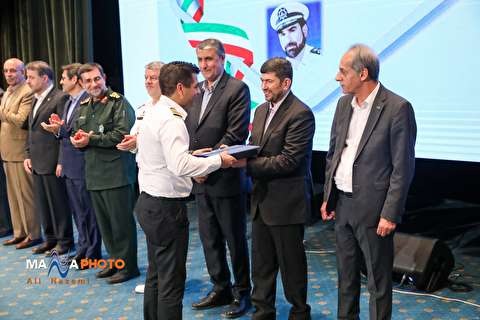 تقدیر از  دریانوردان نمونه سال ۹۸ با حضور مقامات کشوری و لشگری