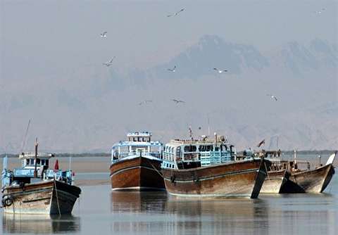 مشکلات سوخت شناور‌های زیر ۵۰۰ تن در قشم بررسی شد