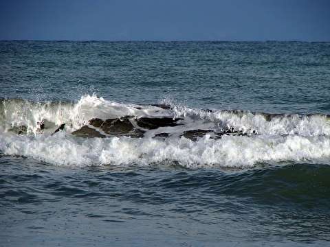 خلیج فارس نسبتاً مواج/شناورهای سبک و صیادی احتیاط کنند