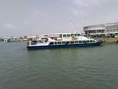 شرایط جوی رفت وآمد‌های دریایی مسافری را متوقف کرد