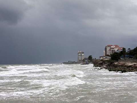 دریای خزر توفانی است