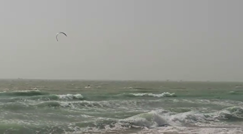 خلیج فارس متلاطم و مواج است/شناور‌ها به دریا نروند