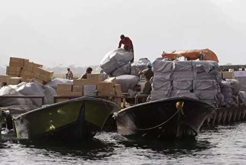 توقیف شناور حامل پودر نیروزا در آب‌های آبادان