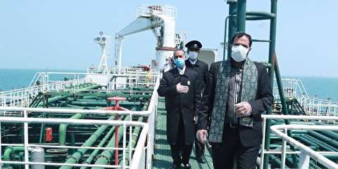 استقبال از نفتکش ایرانی اعزامی به ونزوئلا/ اهتزاز پرچم مقدس رضوی بر فراز نفتکش خط‌شکن ایرانی