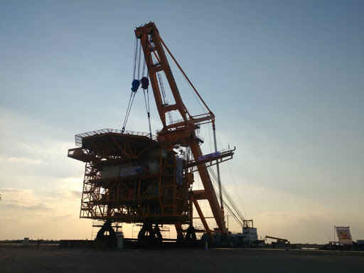 آغاز ساخت دو سازه نفتی سرچاهی در بندر خرمشهر