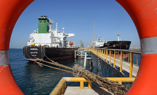 پهلوگیری ۳۳۱ فروند کشتی حامل فرآورده‌های نفتی در بندر نفتی خلیج فارس