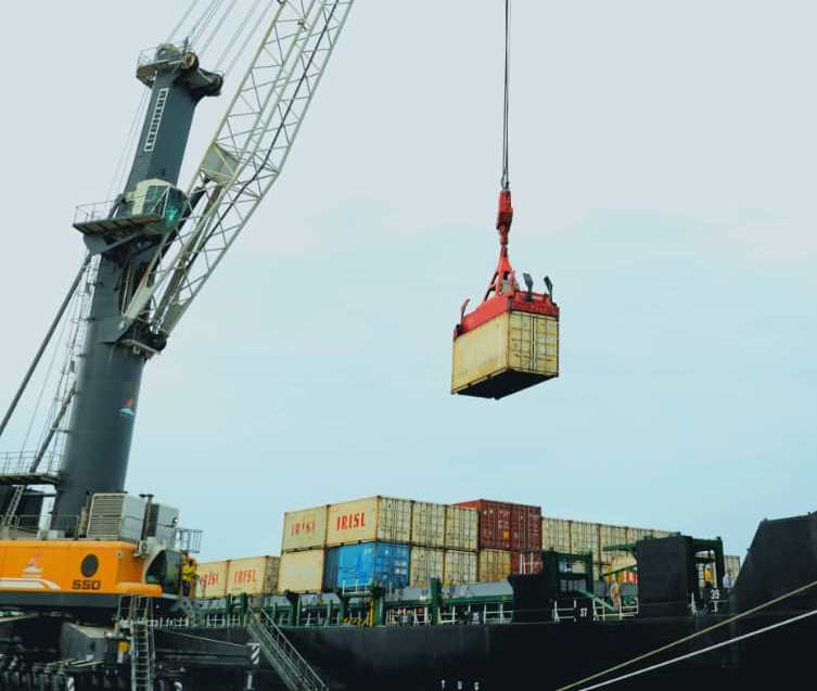 ششمین کشتی گندم اهدایی هند به افغانستان در بندر چابهار پهلو گرفت
