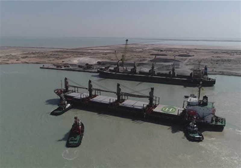 پهلوگیری دومین کشتی حامل ۲۰ هزار تُن خاک فسفات در بندر بوشهر