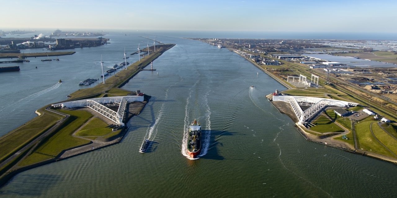 اجرای طرح توسعه بندر رتردام برای پهلوگیری کشتی‌های غول پیکر