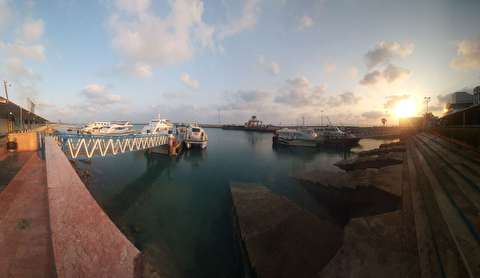 توفان و باد شدید بندر مسافری قشم را تعطیل کرد