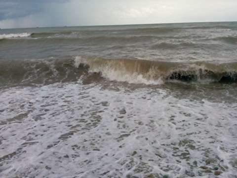 تندباد لحظه‌ای پاییزی در شهر‌های ساحلی خوزستان/ تداوم شرایط ناپایدار جوی در آب‌های شمالی خلیج فارس