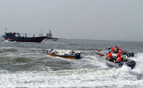 توقیف شناور کالای قاچاق در آب‌های خورموسی