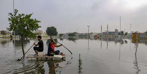 کمک رسانی نیروی دریایی سپاه به مناطق سیل زده ماهشهر
