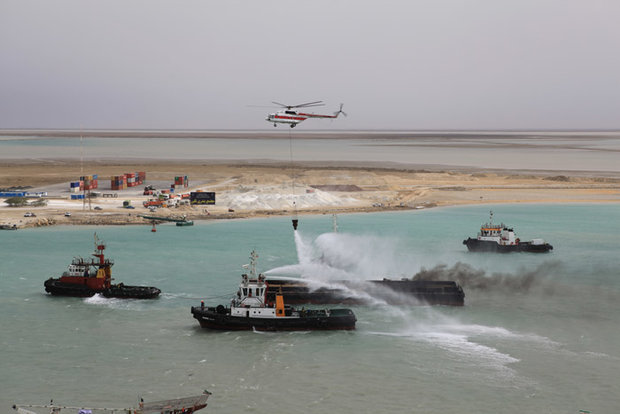 مانور مقابله با آلودگی نفتی و جستجو و نجات دریایی در بندر بوشهر اجرا شد