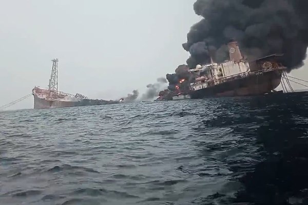 انفجار مهیب در کشتی حامل نفت در سواحل نیجریه(+فیلم)
