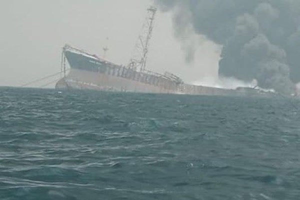 انفجار مهیب در کشتی حامل نفت در سواحل نیجریه(+فیلم)