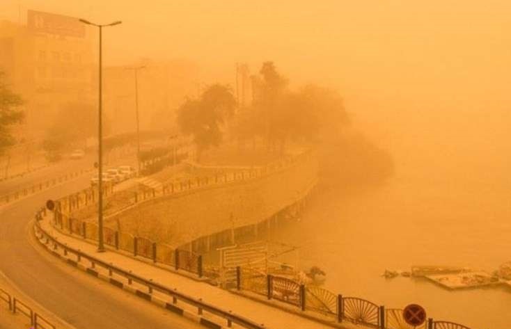 آسمان خرمشهر و آبادان در تسخیر تودۀ گرد و خاک عراقی