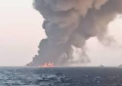 آتش سوزی در کشتی نظامی نیروی دریایی ارتش(+فیلم)