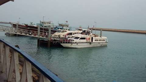 باد شدید بنادر مسافربری هرمزگان را تعطیل کرد