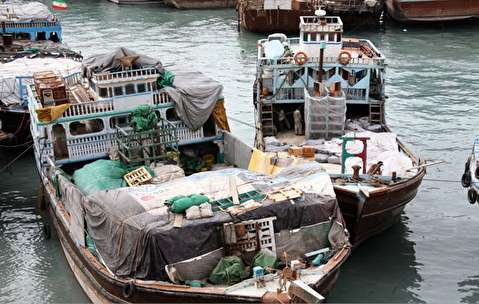 توقیف دو شناور حامل کالای قاچاق در آب‌های ماهشهر و آبادان