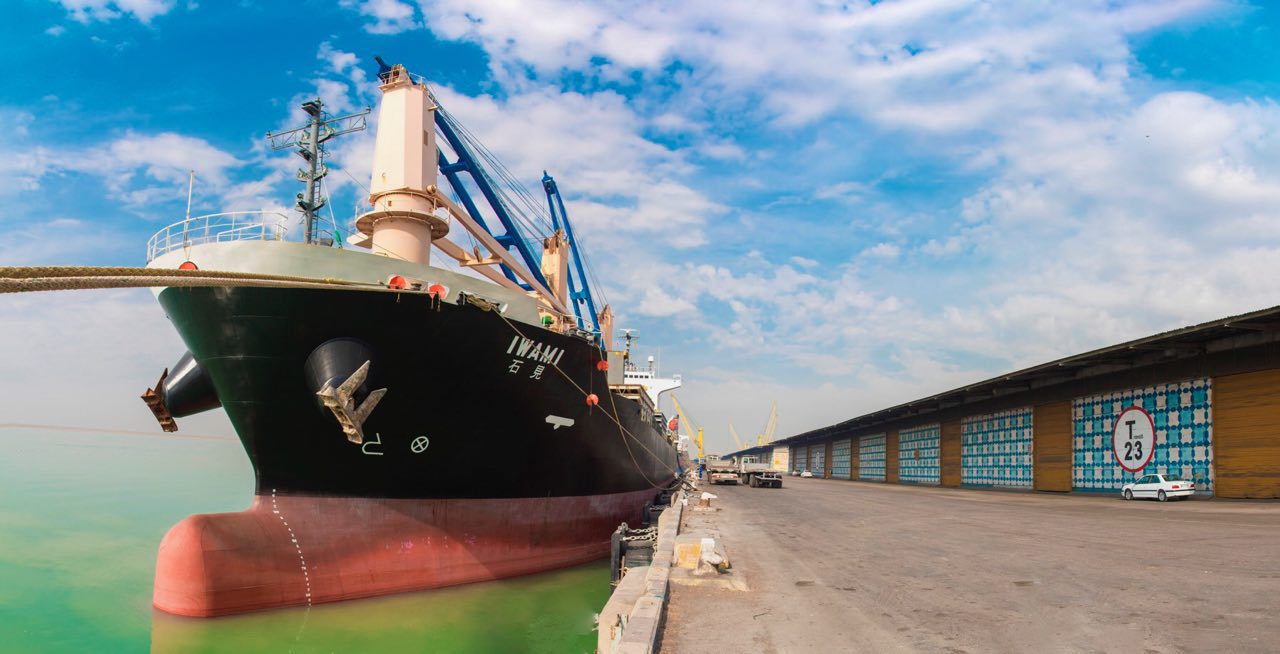 حجم کالا‌های اساسی در انبار‌های بندر امام و کشتی‌های پهلوگرفته به ۴.۷ میلیون تن رسید