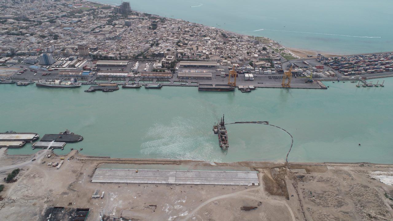 با لایروبی بندر بوشهر تردد کشتی‌های غول پیکر فراهم می‌شود