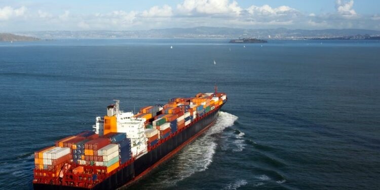 هشدار به صاحبان کالا برای حمل کانتینر در کشتی‌های غیر‌کانتینری